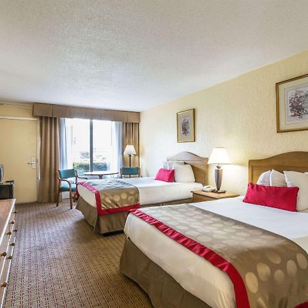 Ramada By Wyndham Houma Hotel Buitenkant foto