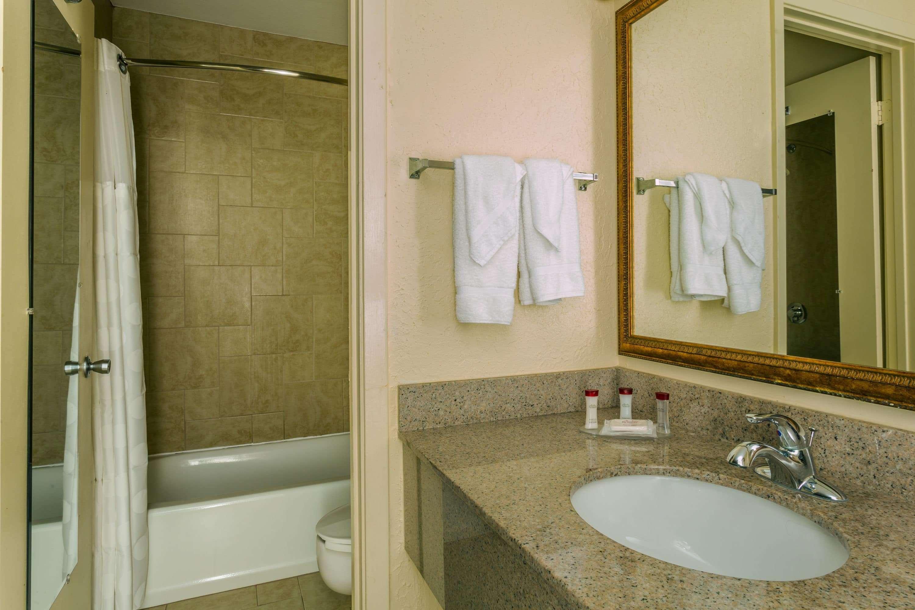 Ramada By Wyndham Houma Hotel Buitenkant foto