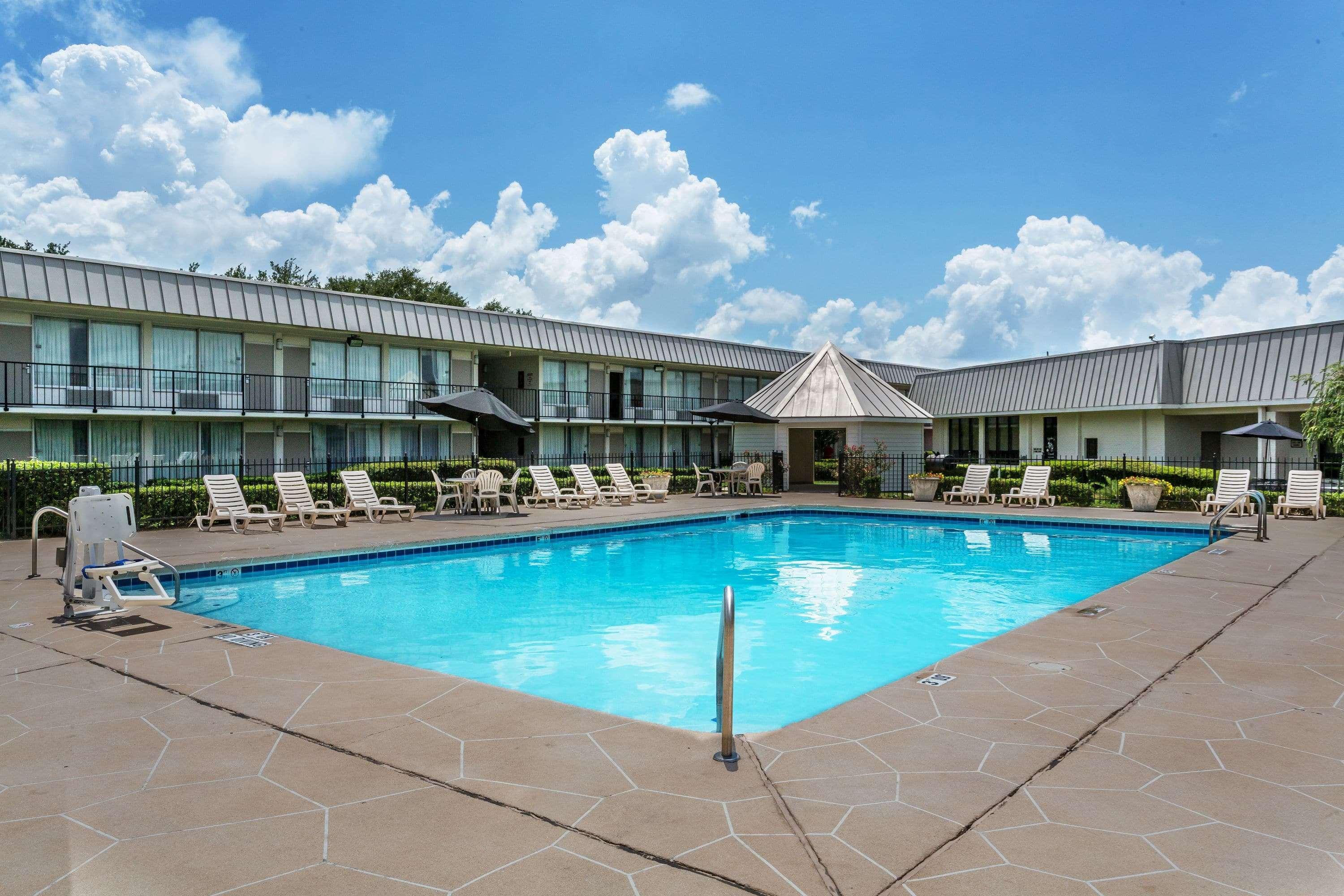 Ramada By Wyndham Houma Hotel Buitenkant foto