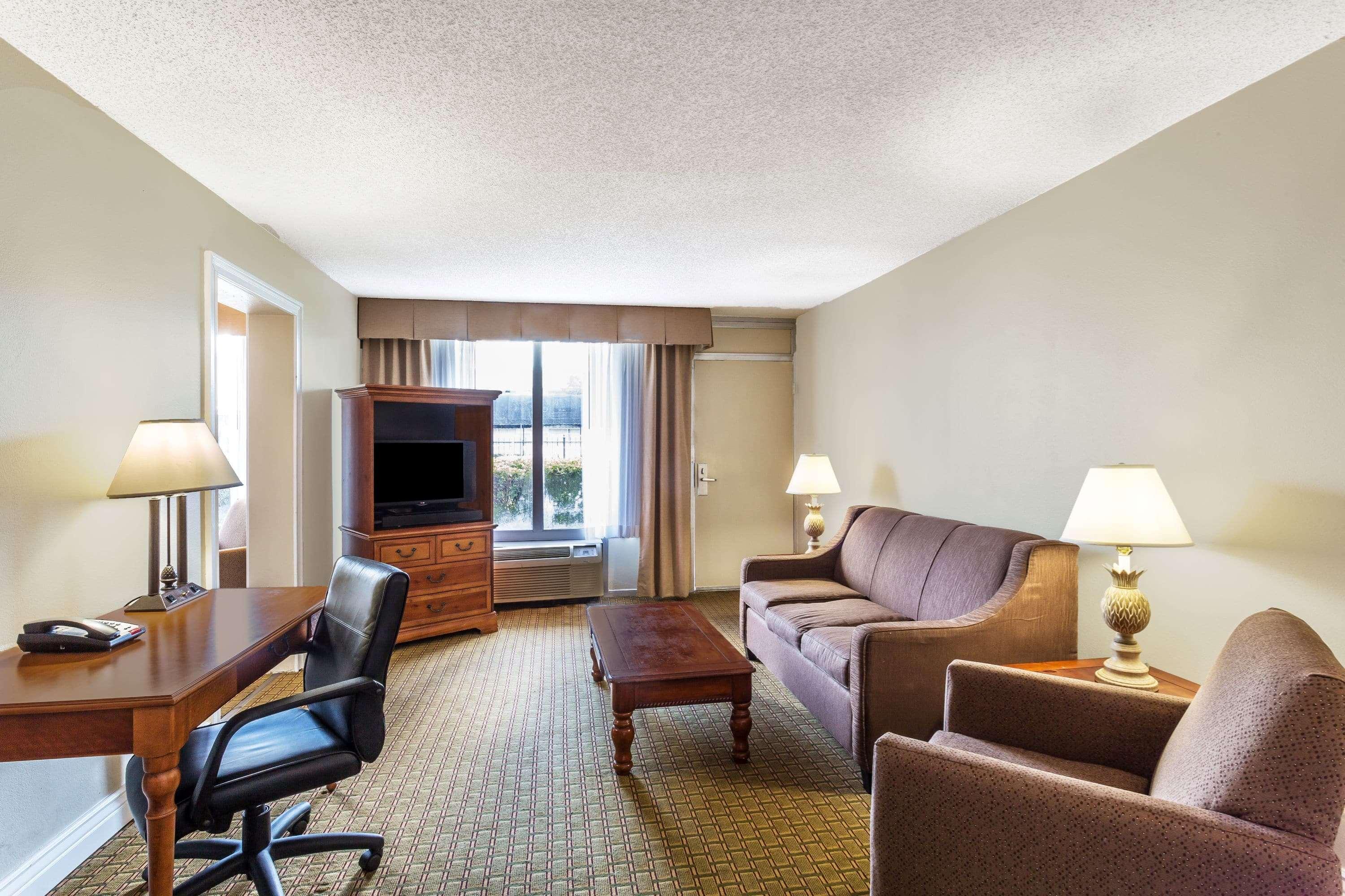 Ramada By Wyndham Houma Hotel Buitenkant foto
