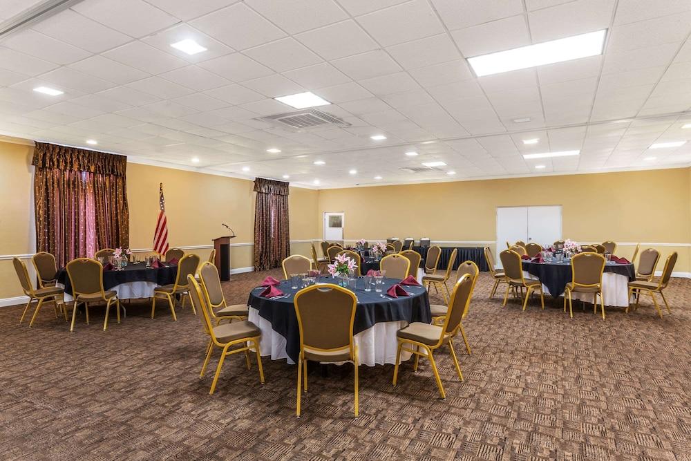 Ramada By Wyndham Houma Hotel Buitenkant foto