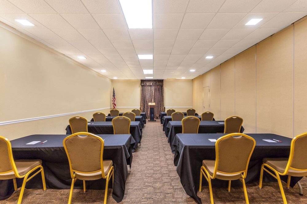 Ramada By Wyndham Houma Hotel Buitenkant foto