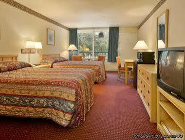 Ramada By Wyndham Houma Hotel Buitenkant foto