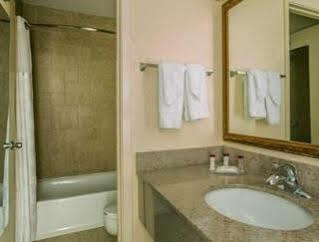 Ramada By Wyndham Houma Hotel Buitenkant foto